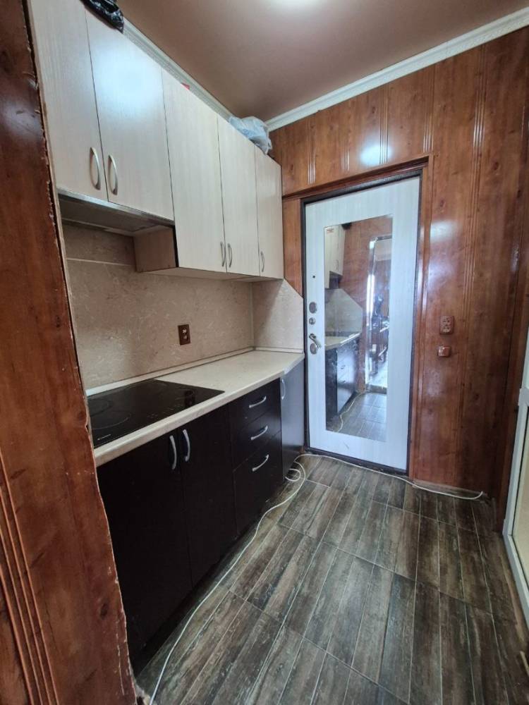 photo_5255885758432743446_y