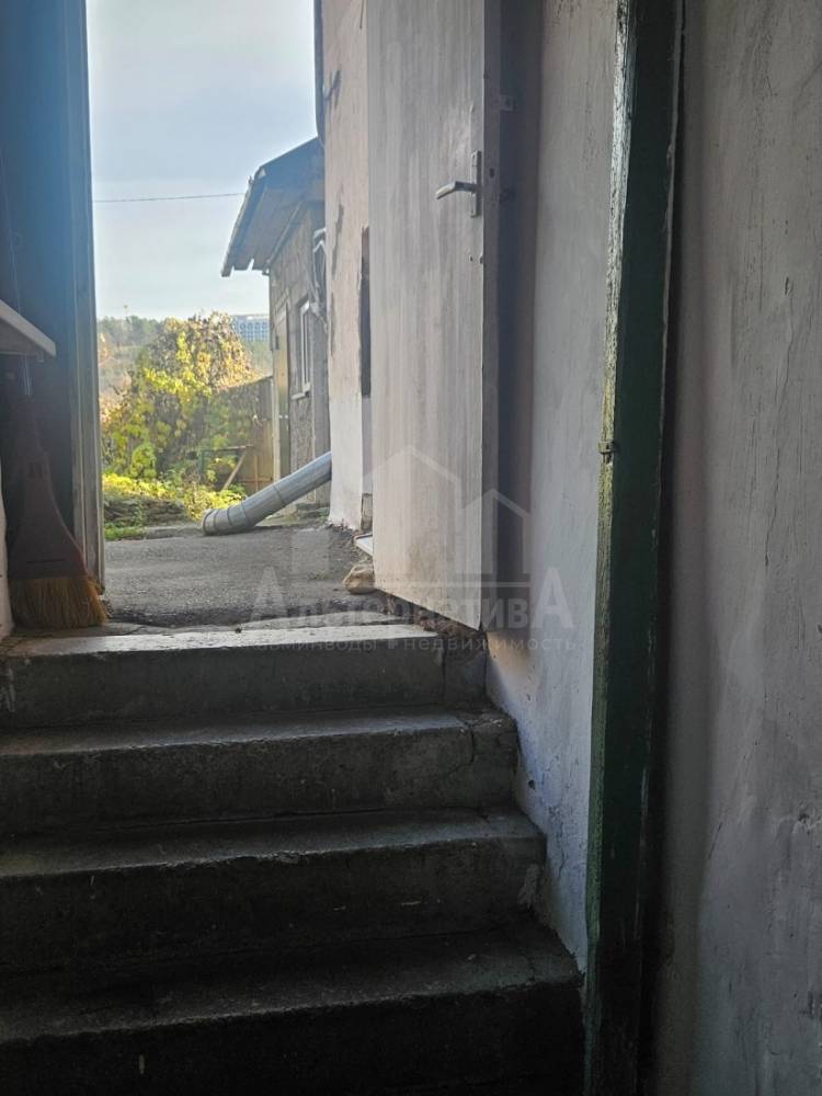 16fb0c06-f478-4d16-b967-86b7fc7f4856