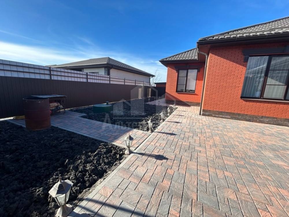 photo_5262845890374864127_y