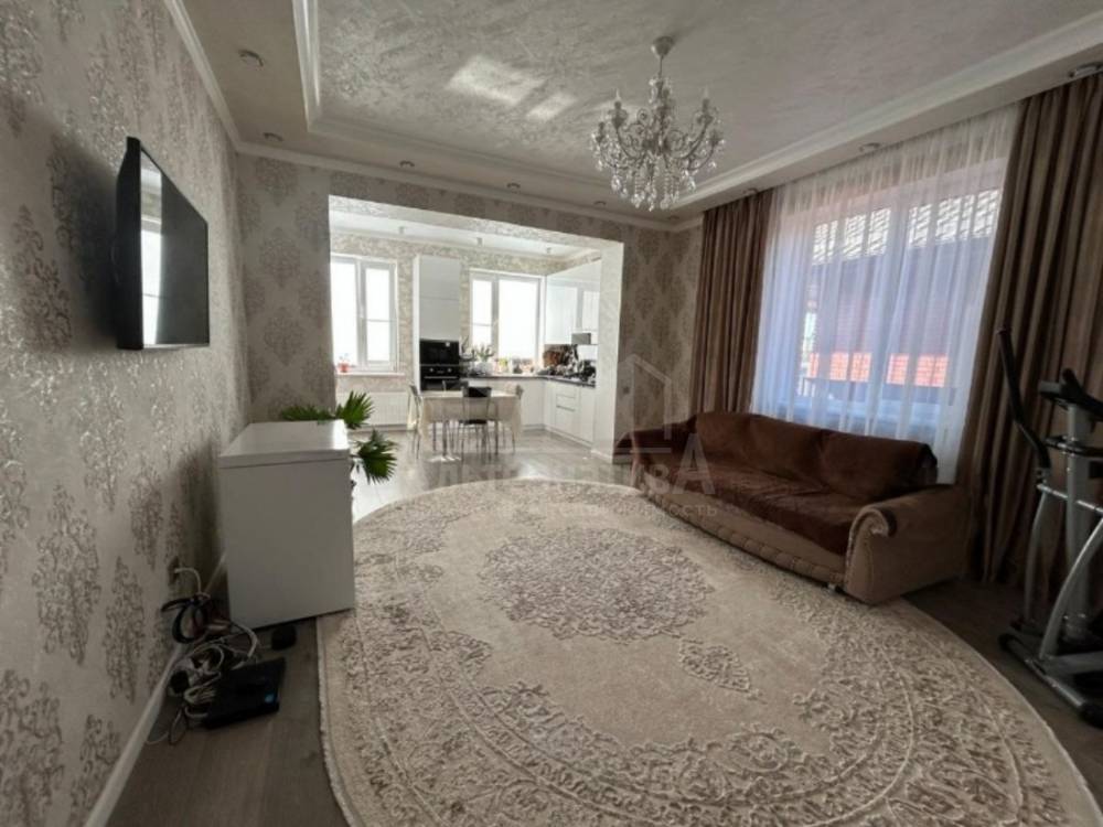 photo_5262845890374864137_y