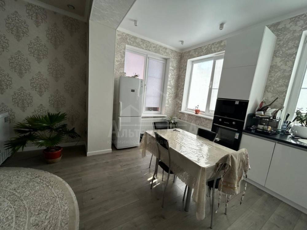 photo_5262845890374864097_y