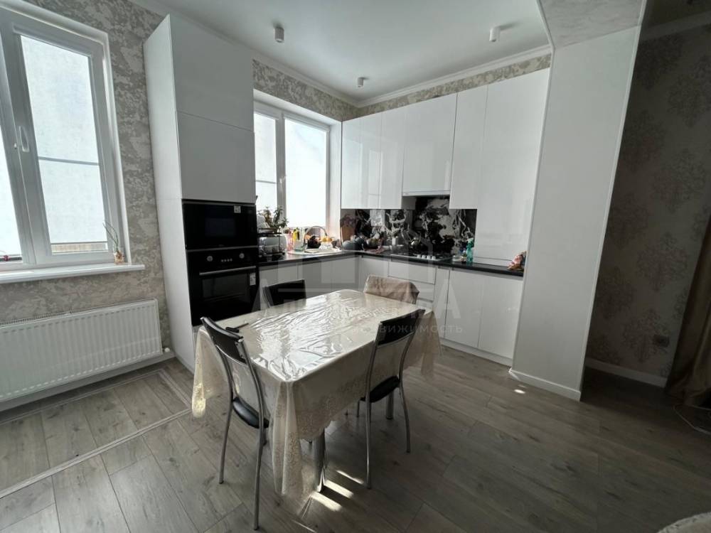 photo_5262845890374864098_y