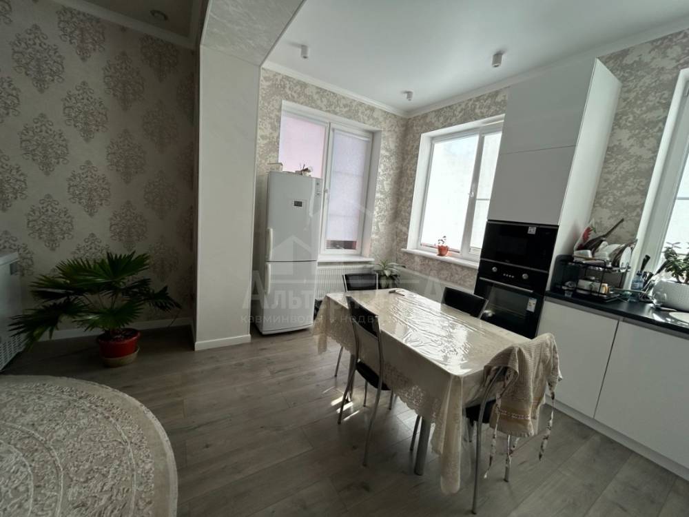 photo_5262845890374864122_y