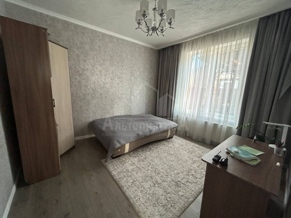 photo_5262845890374864124_y