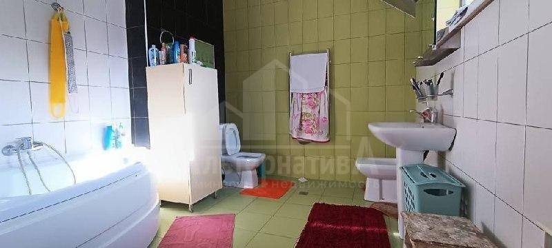 photo_5271783854756793921_x