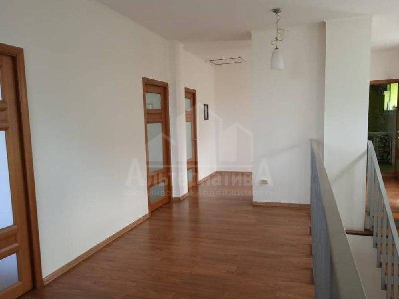 photo_5271783854756793926_x