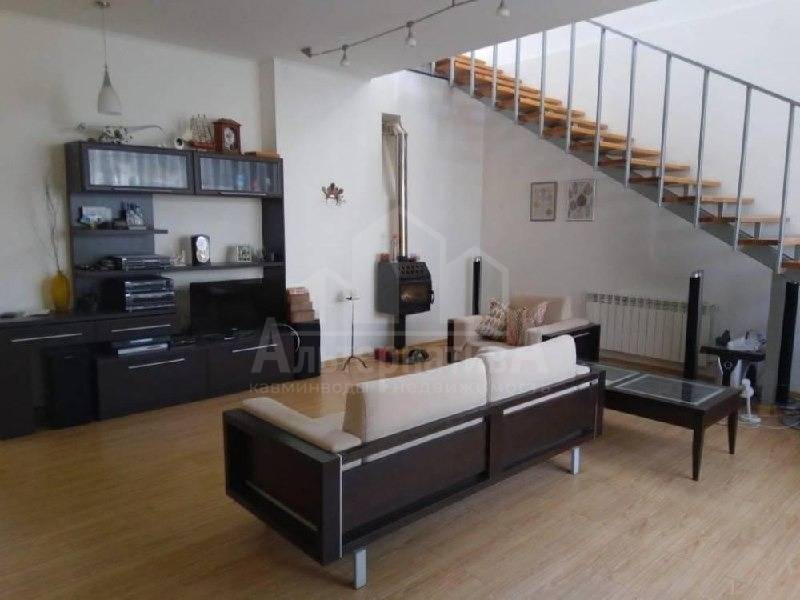 photo_5271783854756793897_x