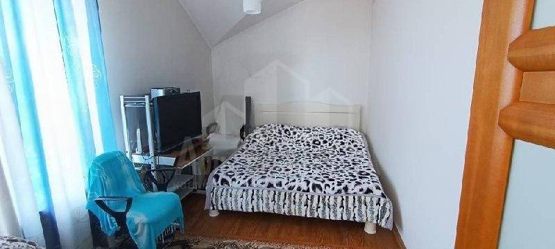 photo_5271783854756793918_x