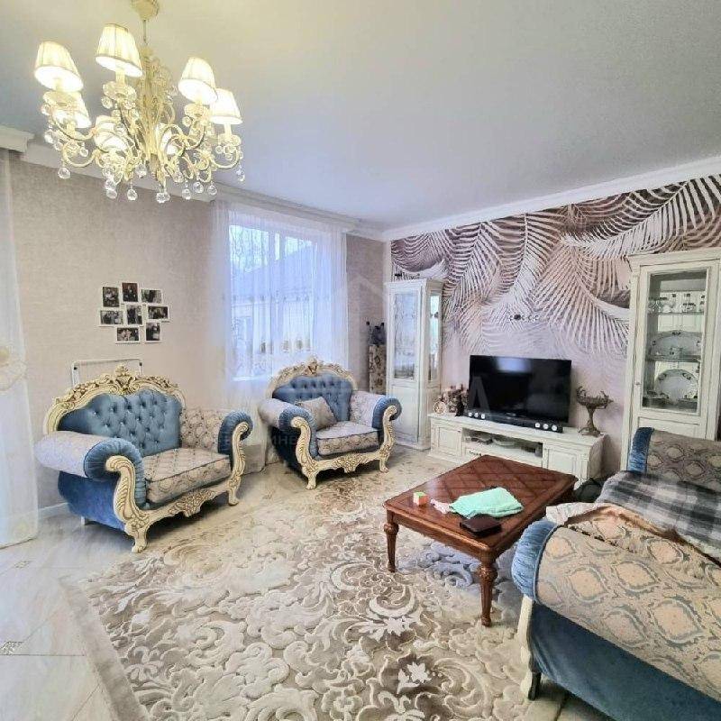 photo_5271783854756794132_x