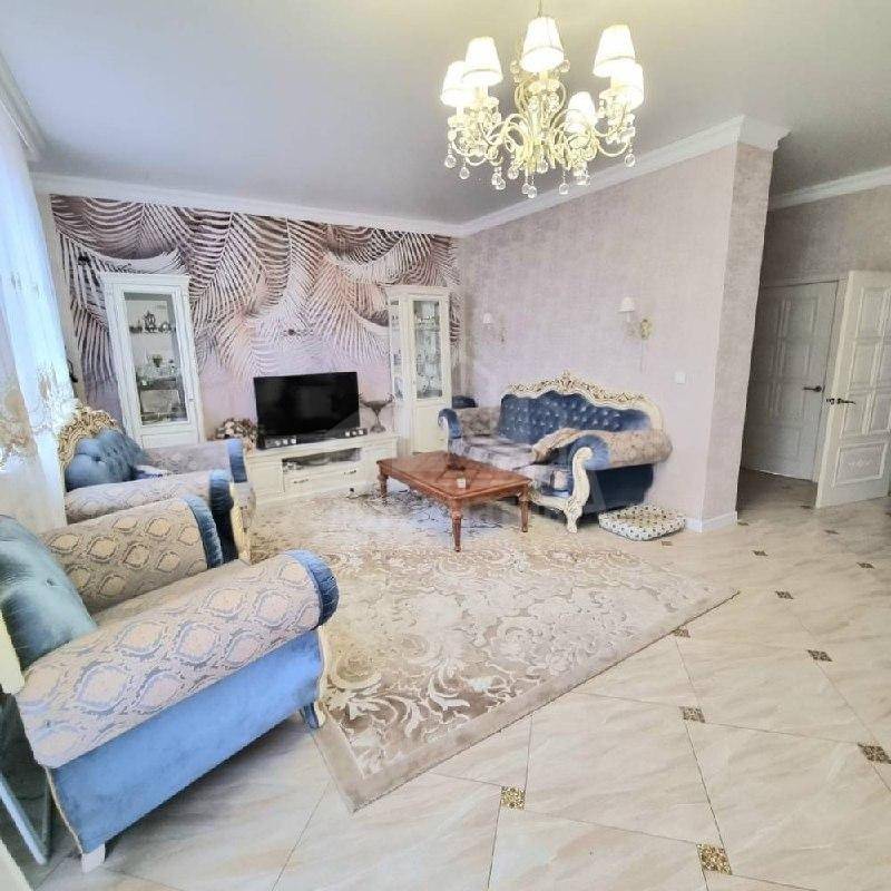 photo_5271783854756794129_x