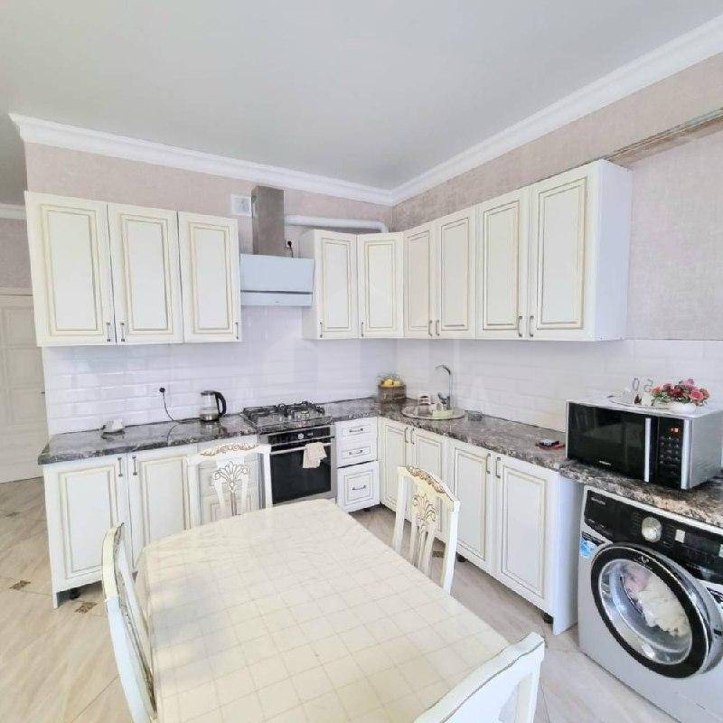 photo_5271783854756794130_x