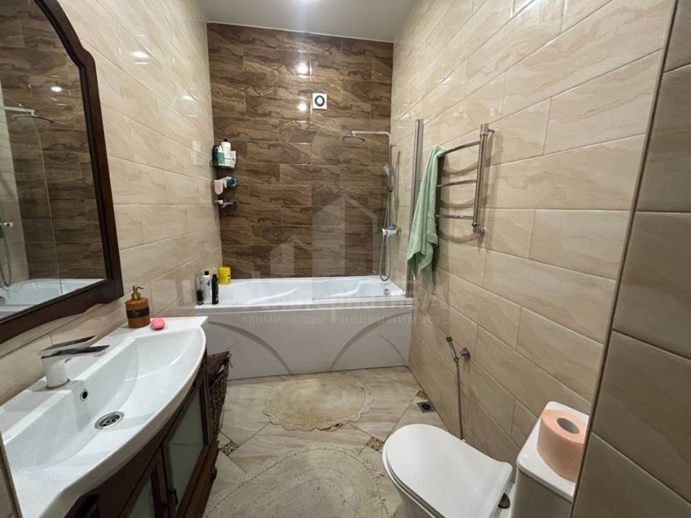 photo_5321237602851556501_y