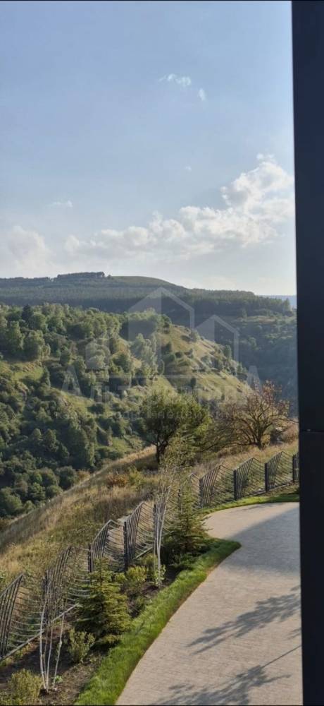 whatsapp image 2025-11-30 at 18.05.02