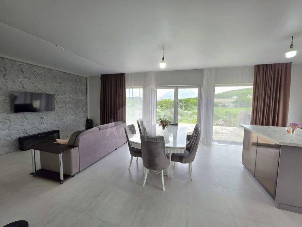 Ставропольский край, Железноводск, Пос. Железноводский, Октябрьская ул.; Дом 121м² на участке 12 сот. 1 эт.