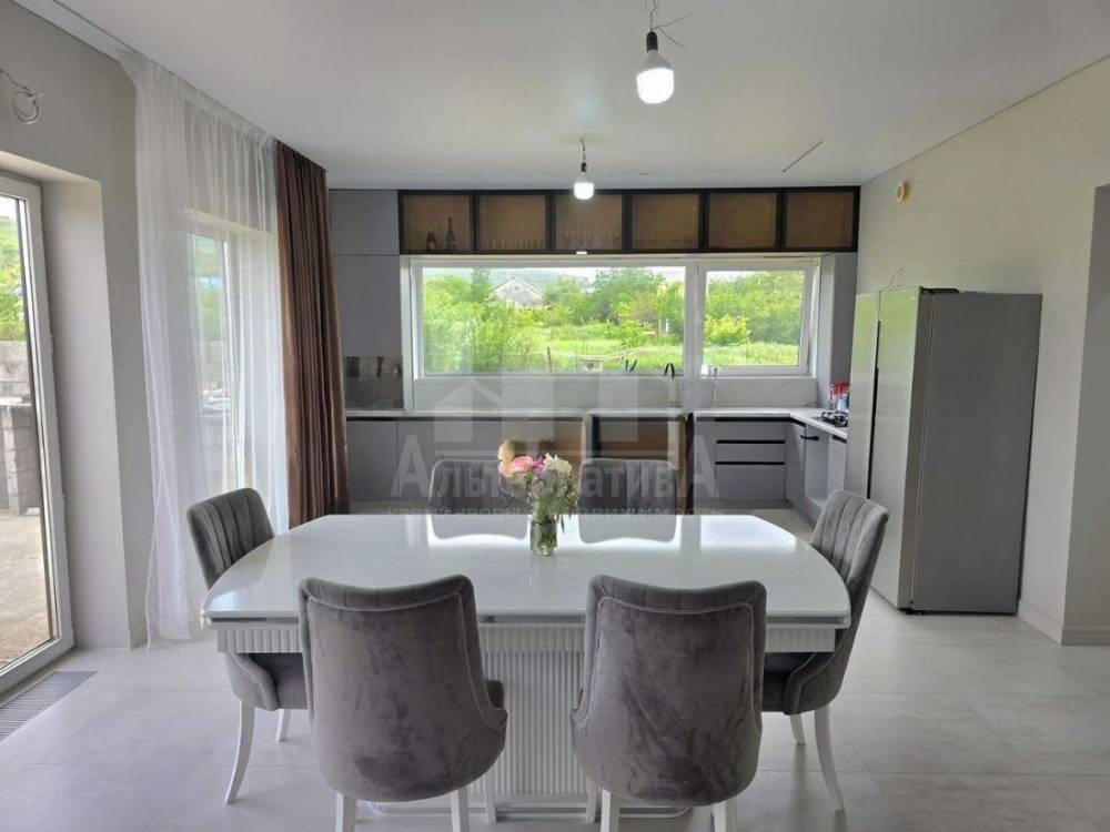 photo_5289844338265362087_y