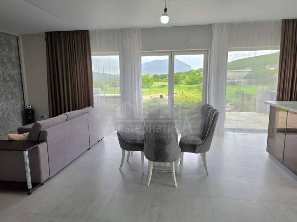 photo_5289844338265362089_y