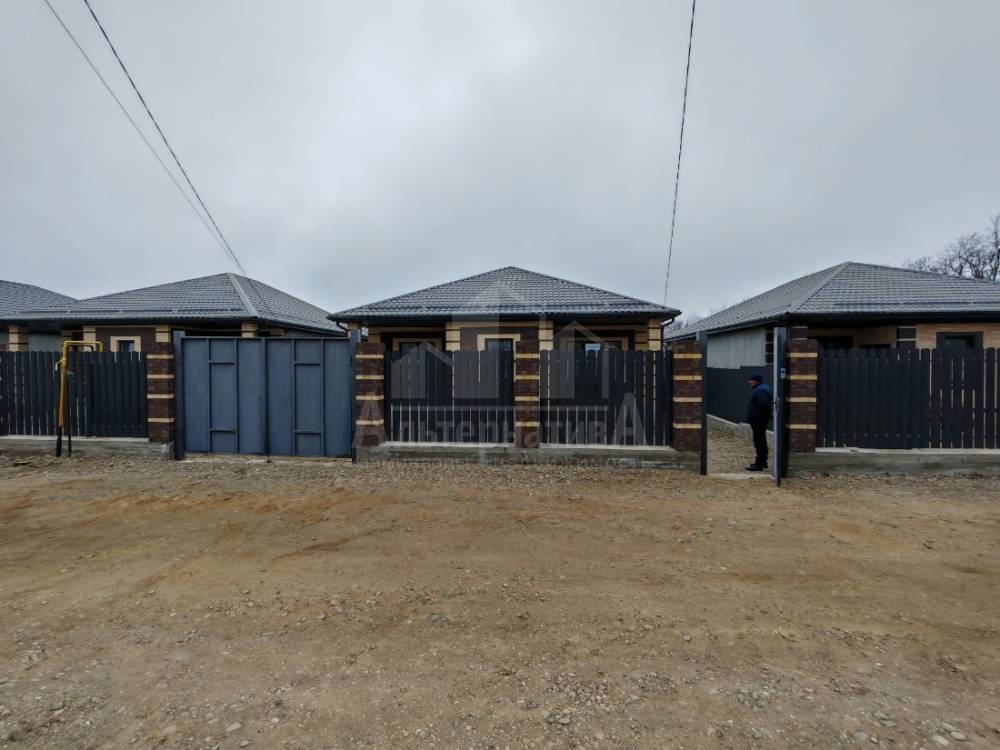 Ставропольский край, Ессентуки, Северный МКР, Песочный пер.; Дом 190м² на участке 4,20 сот. 1 эт.