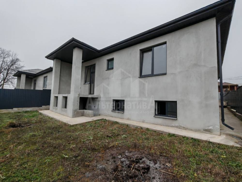 Ставропольский край, Ессентуки, Северный МКР, Песочный пер.; Дом 117м² на участке 4,20 сот. 1 эт.