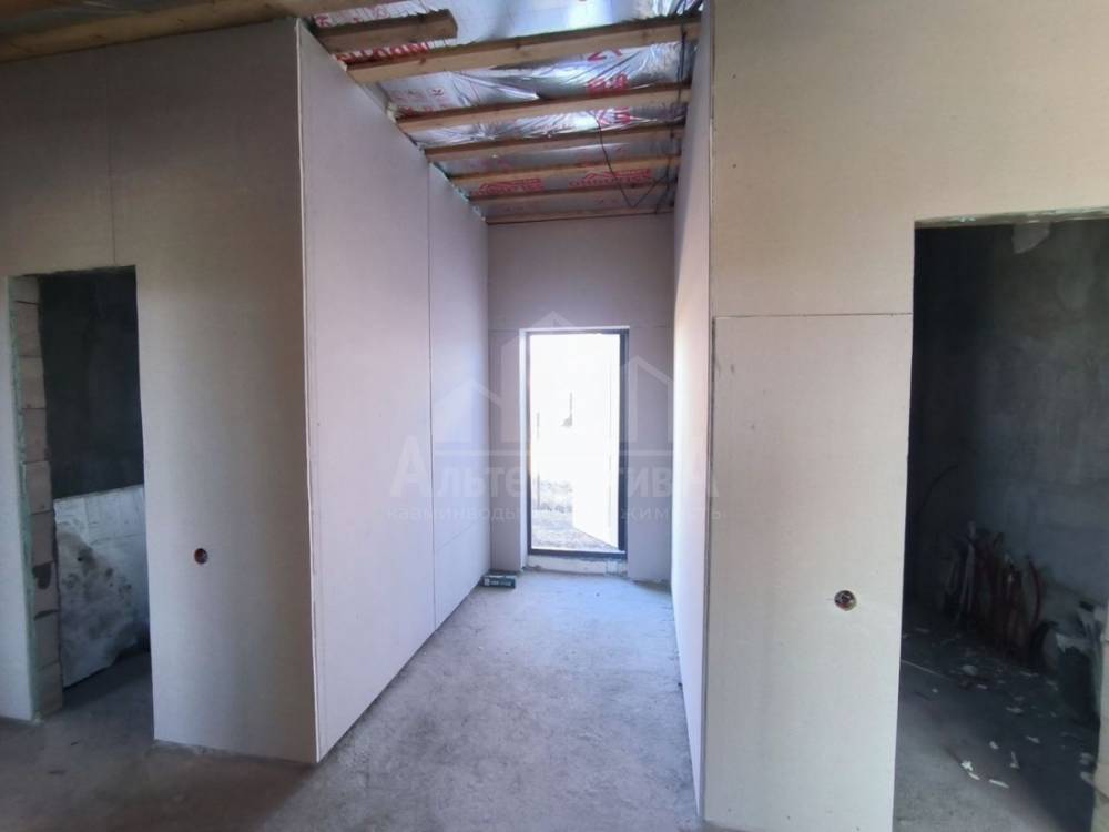 photo_5293992675377877554_y