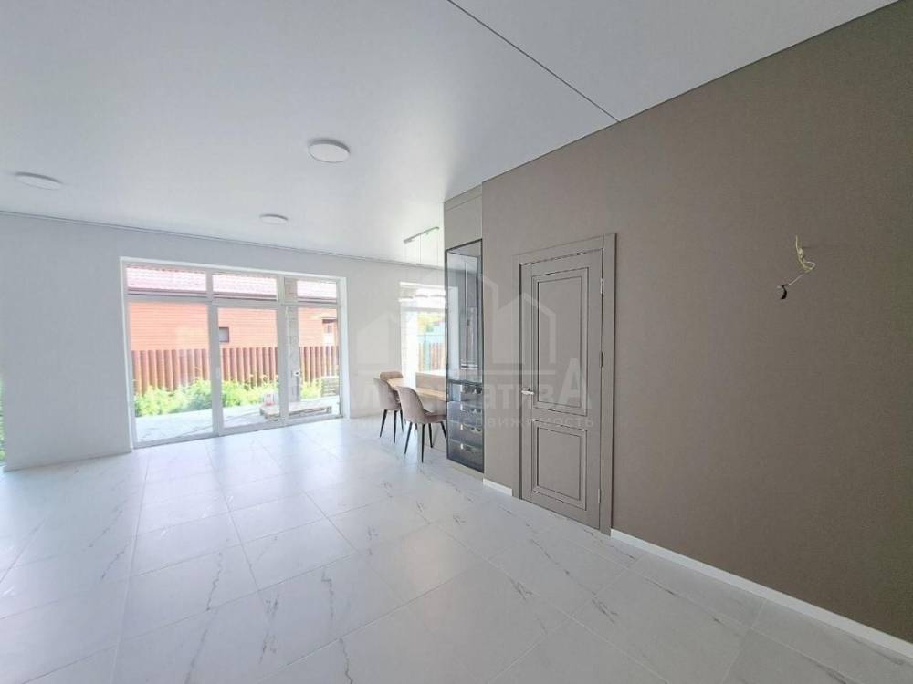 photo_5310159383251586352_y