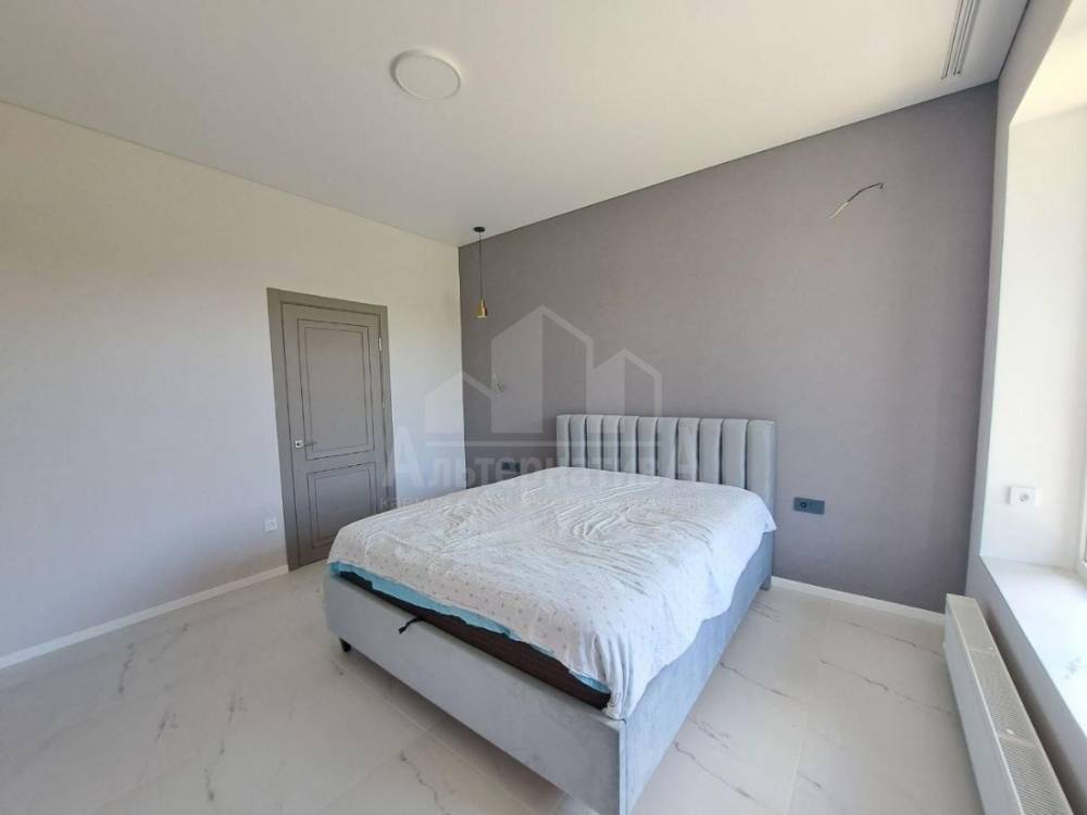 photo_5310159383251586340_y