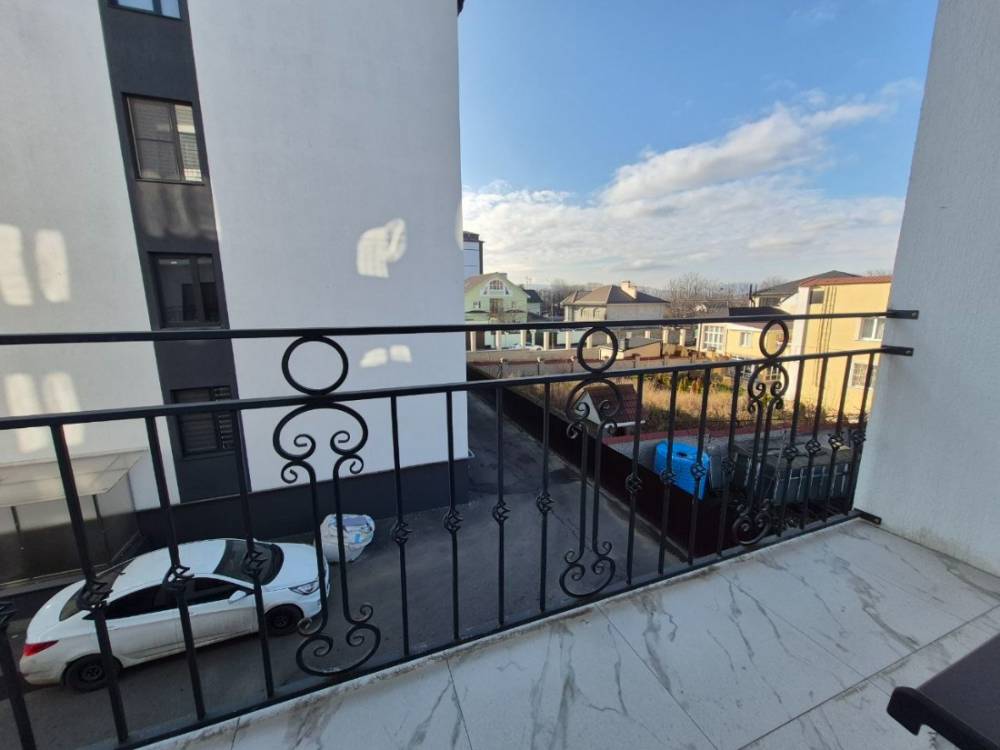 photo_5344031900529527590_y