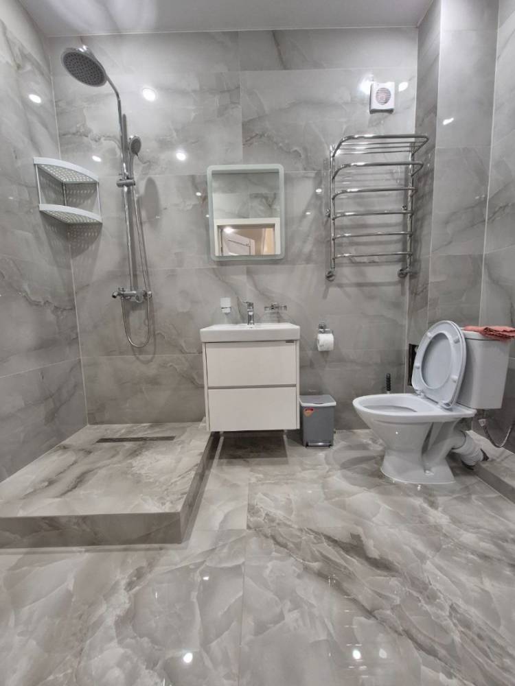 photo_5341780100715843903_y