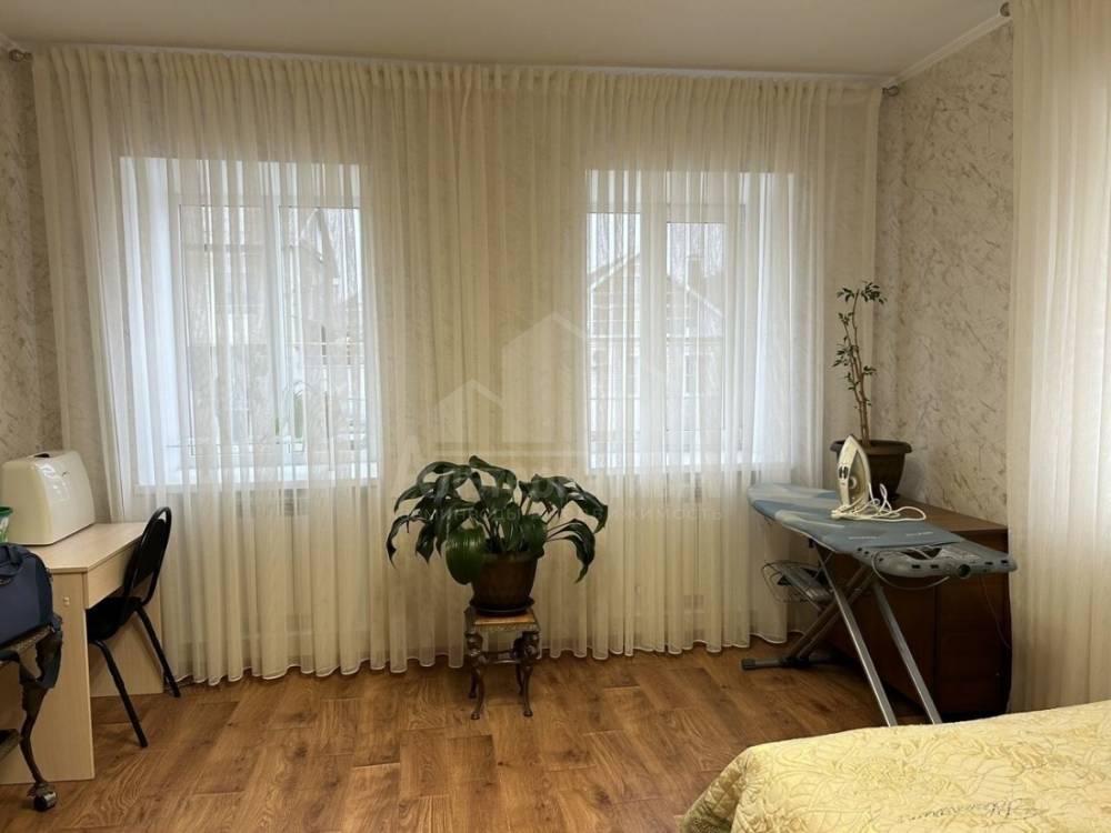 photo_5208548351174367530_y