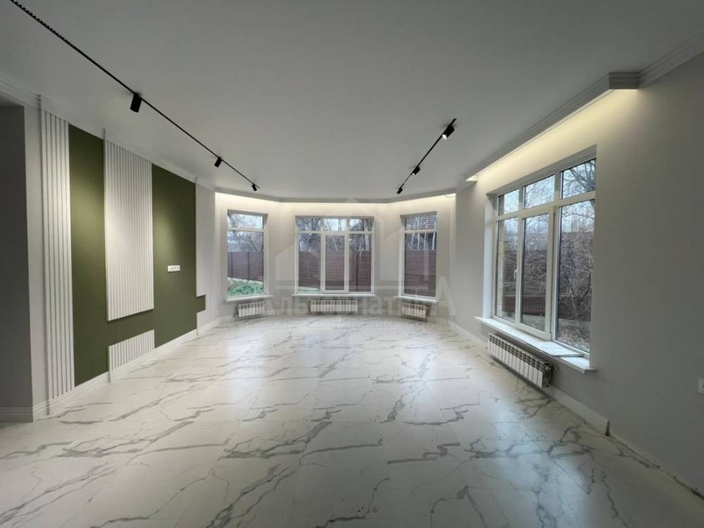 photo_5343980356627010129_y