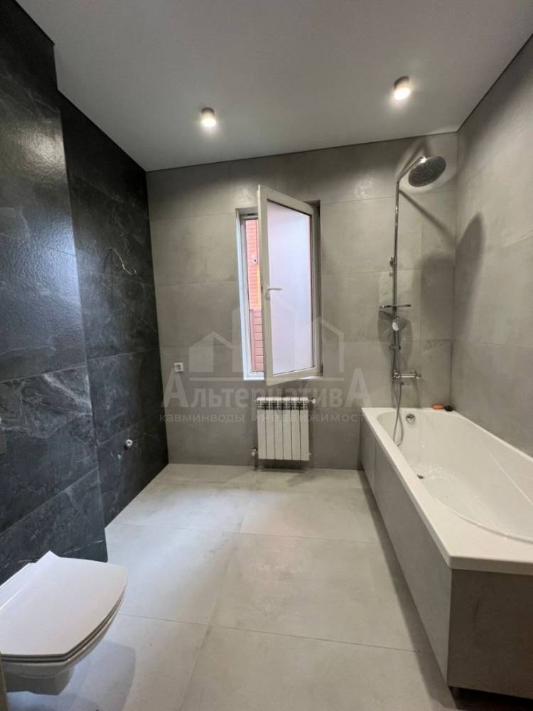 photo_5343980356627010132_y