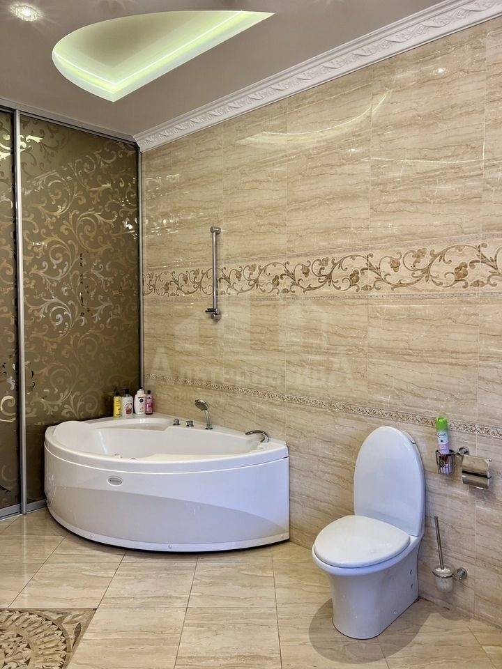 photo_5346135528266469227_y