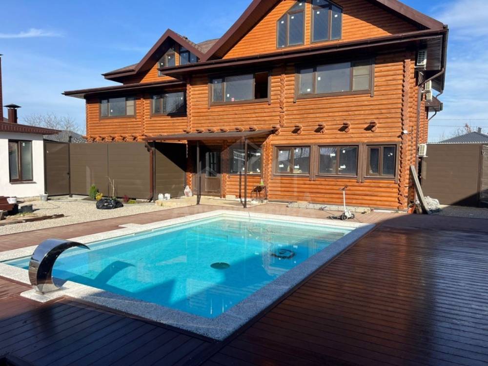 photo_5433620670601433132_y