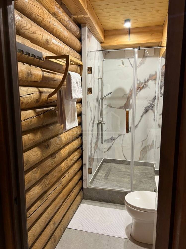 photo_5433620670601433115_y