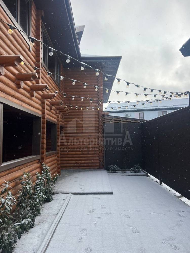 photo_5433620670601433103_y