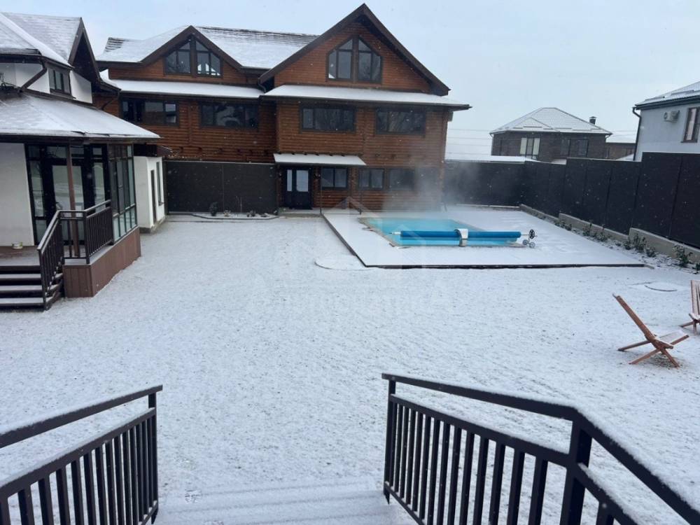 photo_5433620670601433106_y