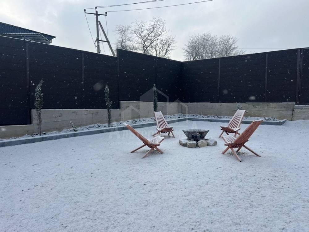 photo_5433620670601433107_y