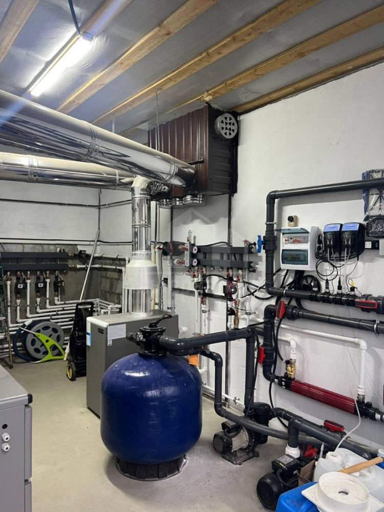 photo_5433620670601433131_y