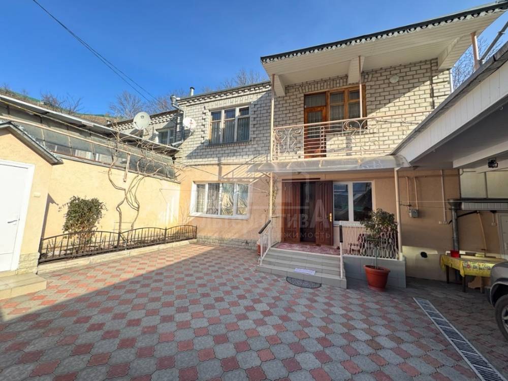 Ставропольский край, Кисловодск, Курортная зона, Суворова ул.; Дом 220м² на участке 3 сот. 2 эт.