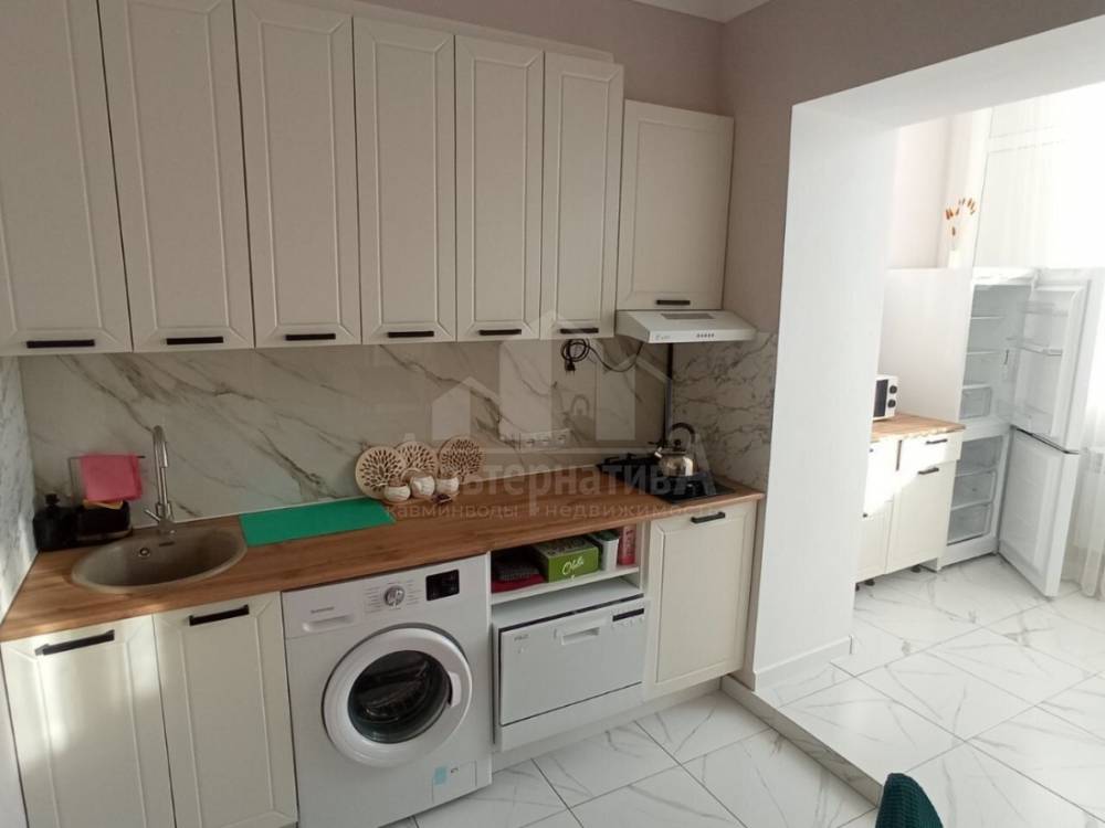 photo_5445046103947545560_y