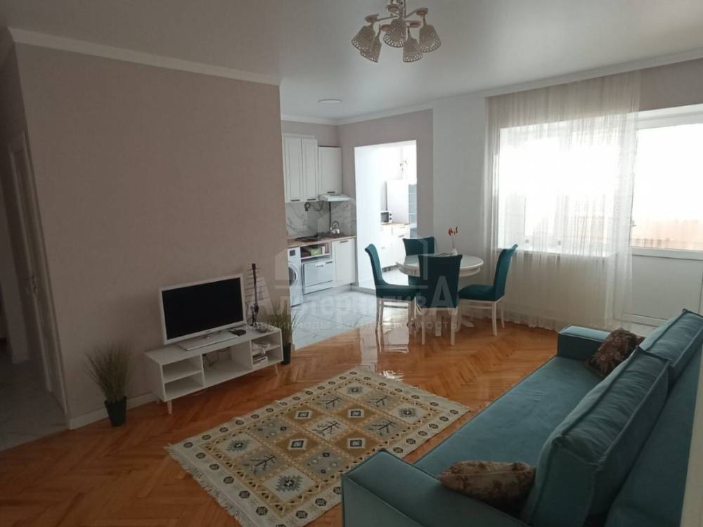 photo_5445046103947545561_y