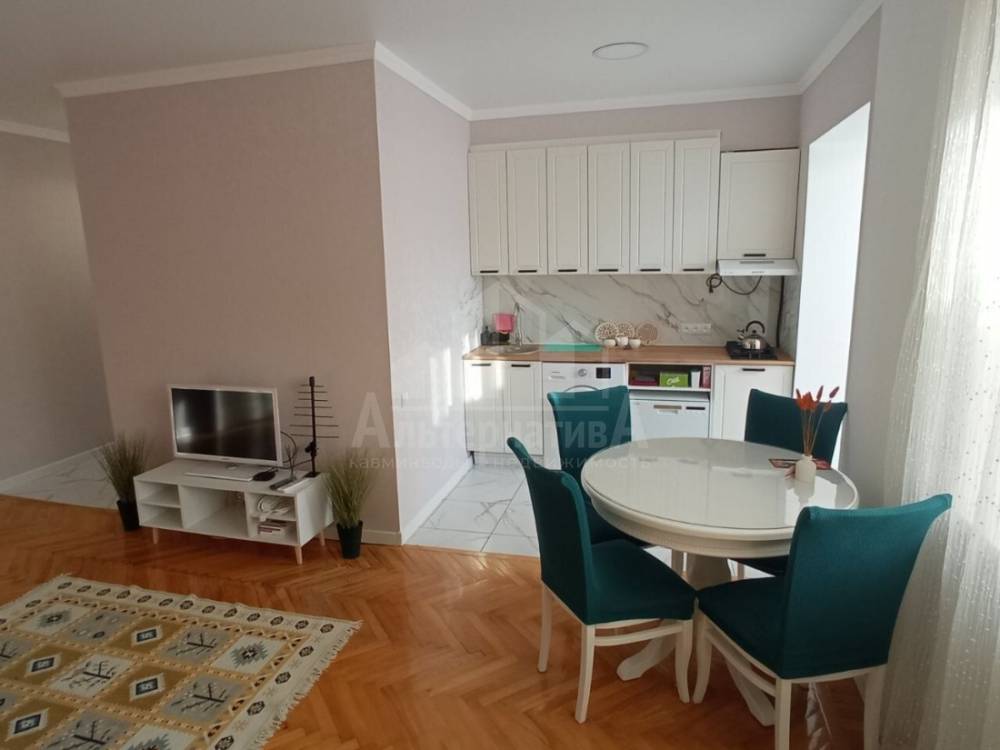 photo_5445046103947545562_y