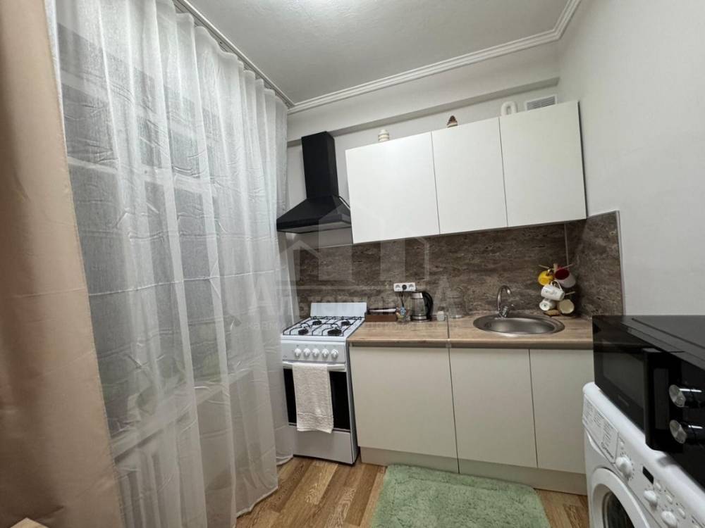 photo_5445161011502584380_y