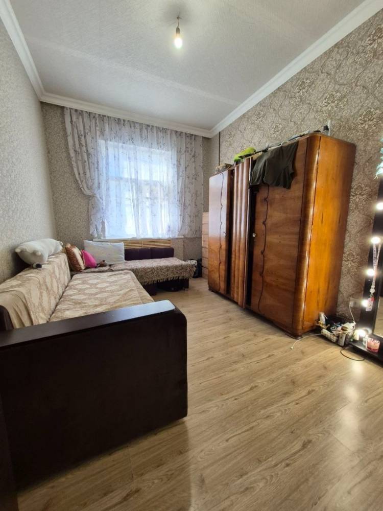 photo_5465474776588554661_y