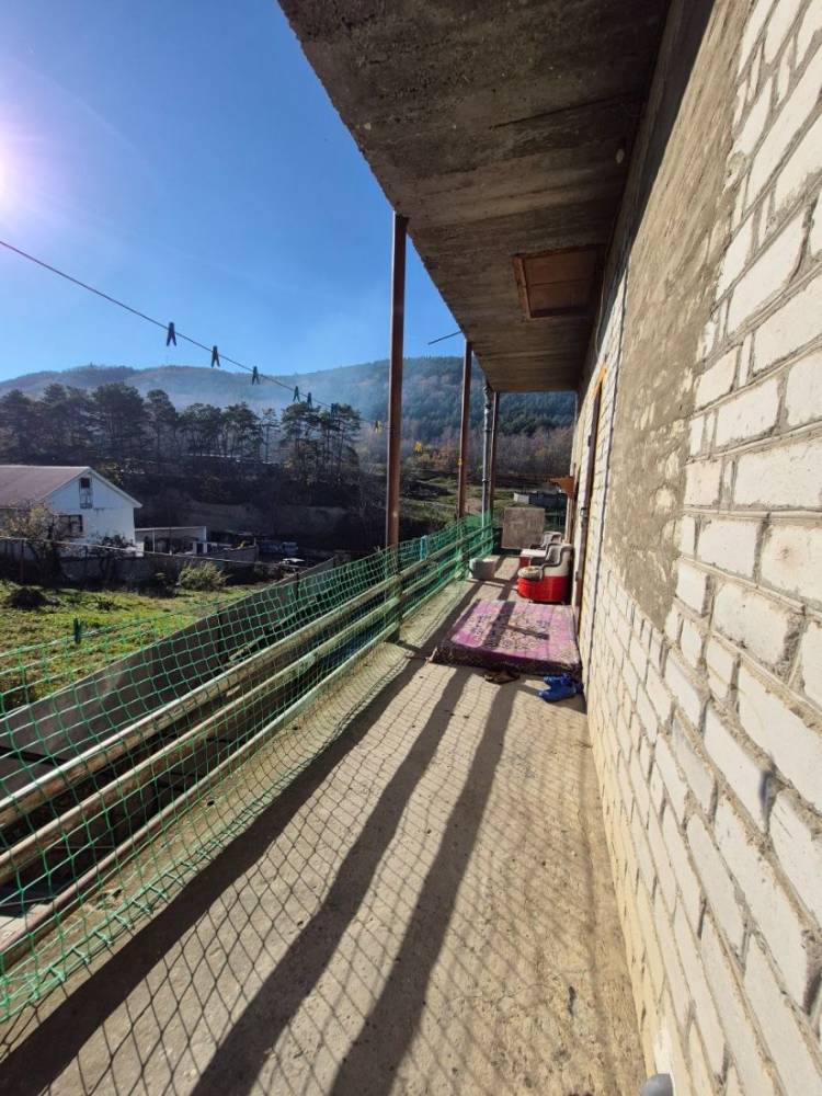 photo_5465474776588554662_y