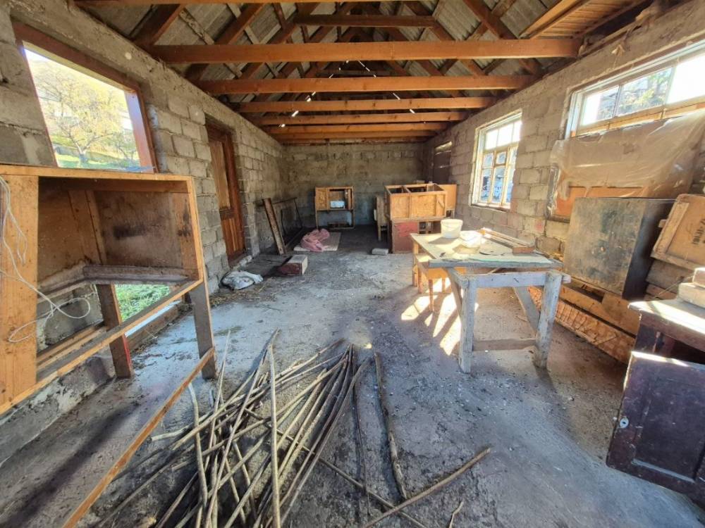 photo_5465474776588554641_y