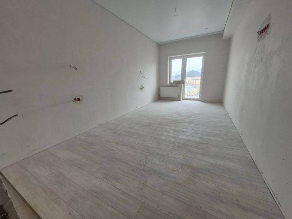 photo_5190774174484466455_y