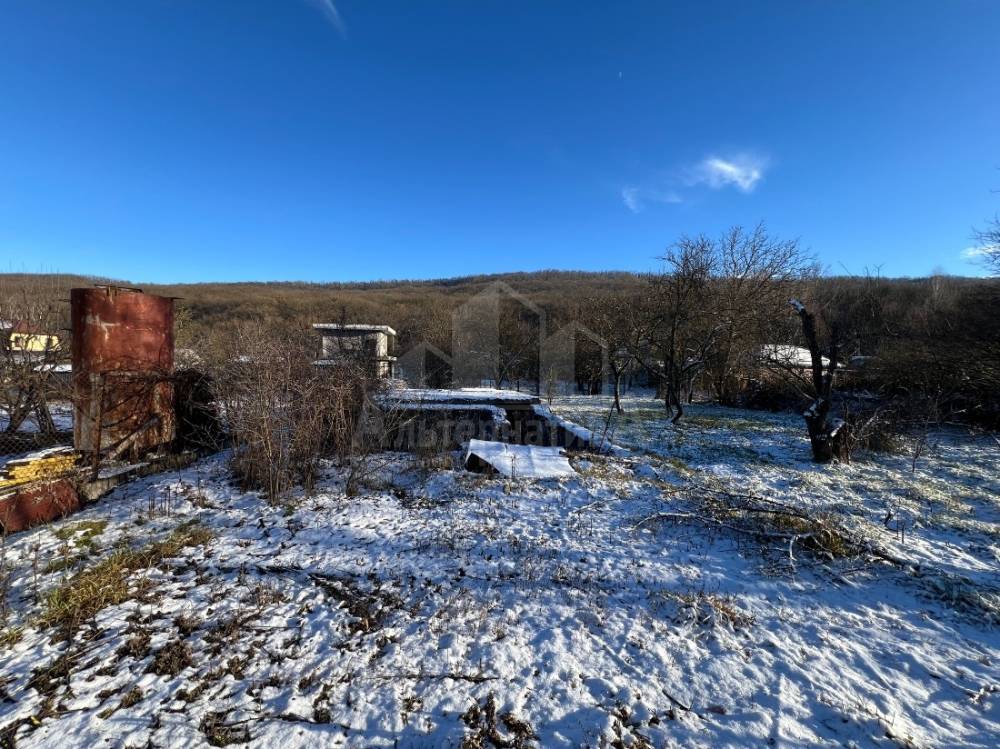 Ставропольский край, Пятигорск, пос.Горячеводский, Центральная ул.; Участок на участке 4 сот.