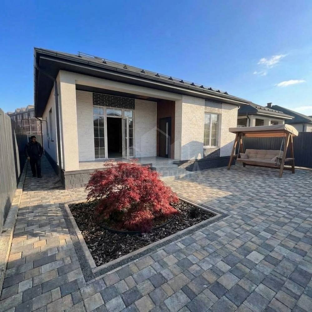 Ставропольский край, Ессентуки, Прибрежный, Рыбникова ул.; Дом 286м² на участке 4 сот. 2 эт.