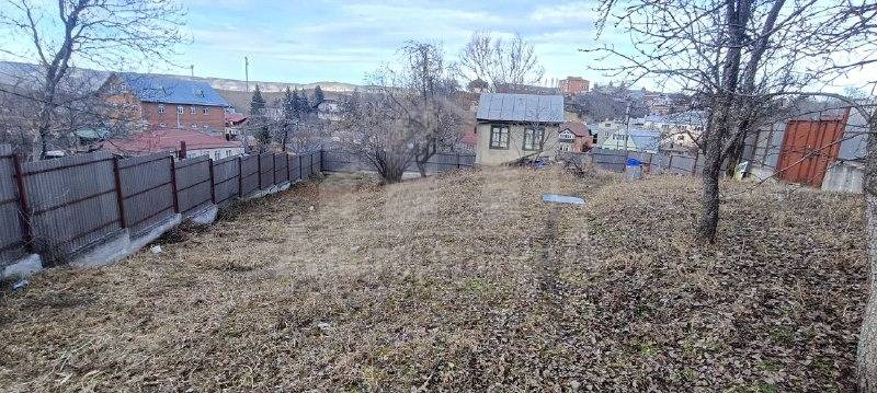 Ставропольский край, Кисловодск, пос.Луначарский, с/т Зеленогорское; Участок на участке 11 сот.