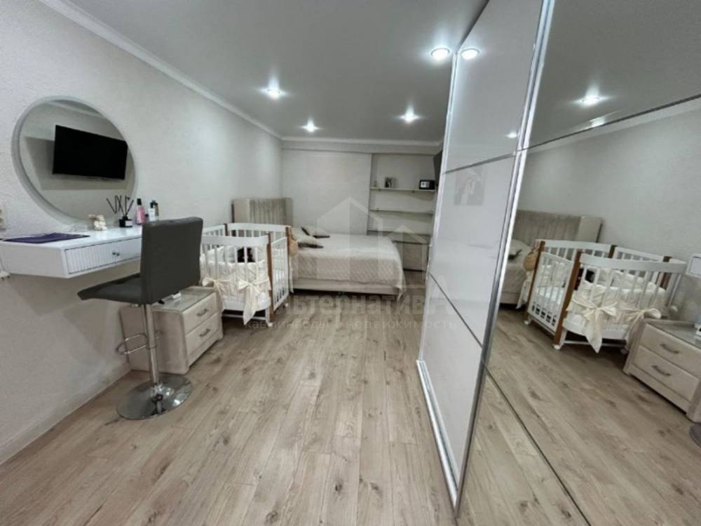 photo_5233735293532313140_y